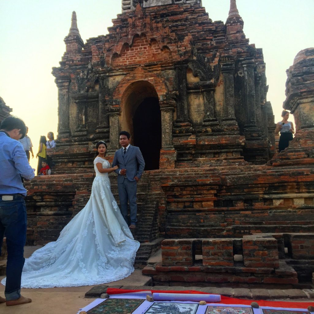 Wedding photos atop North Guni (Myauk Guni), Bagan, Myanmar (Burma)