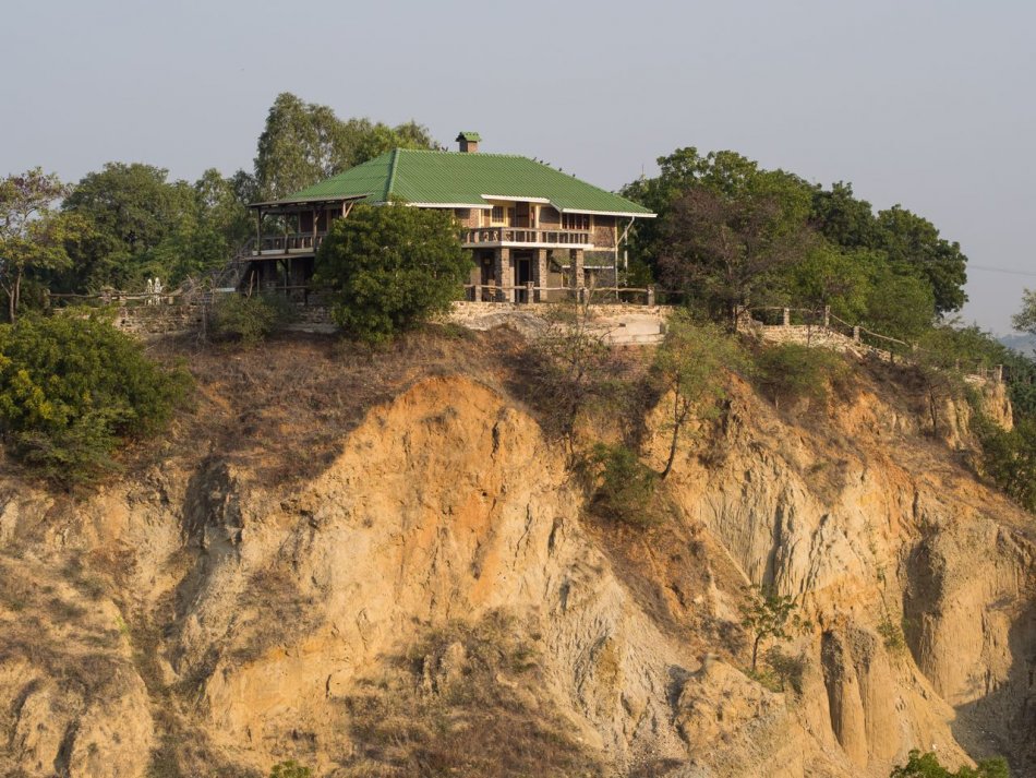 Lei Thar Gone Guesthouse perched atop a bluff