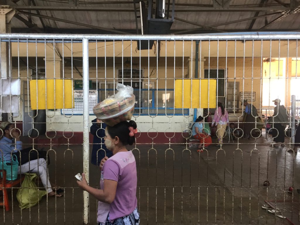 Vendor with goods balanced atop her head on the platform at Bago (Pegu)